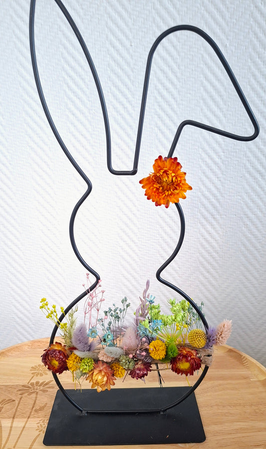 Paashaasje met droogbloemetjes en macramé (Medium)