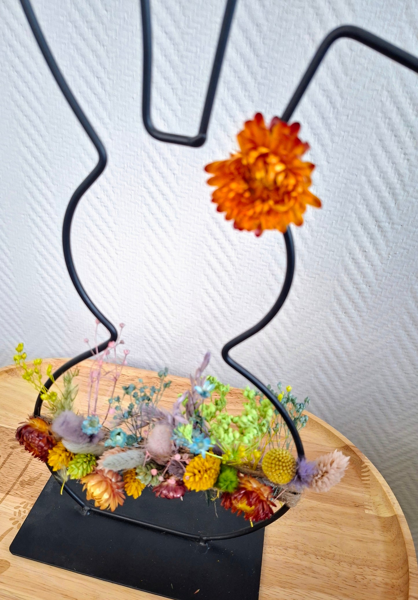 Paashaasje met droogbloemetjes en macramé (Medium)