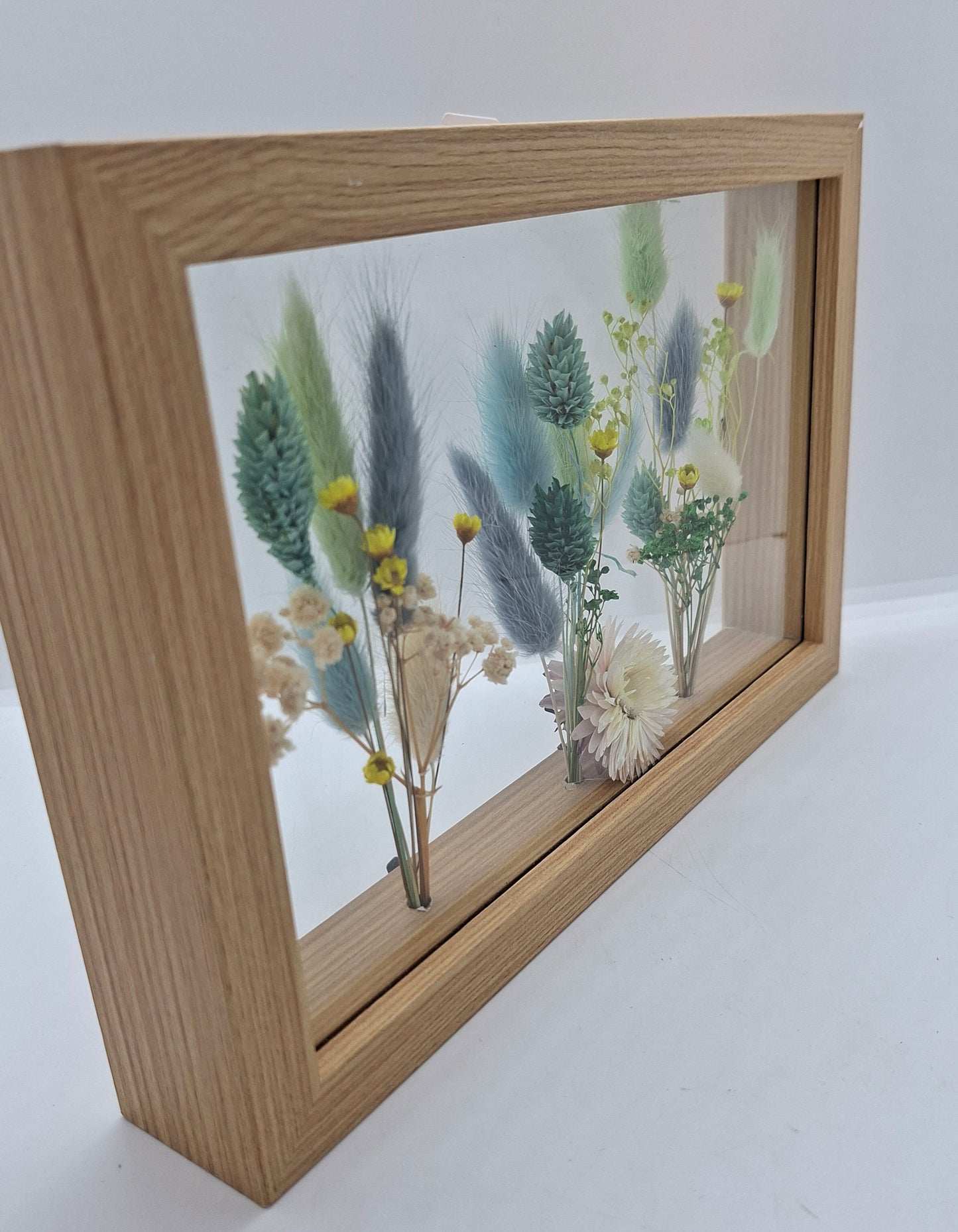 Droogbloemen in houten kader