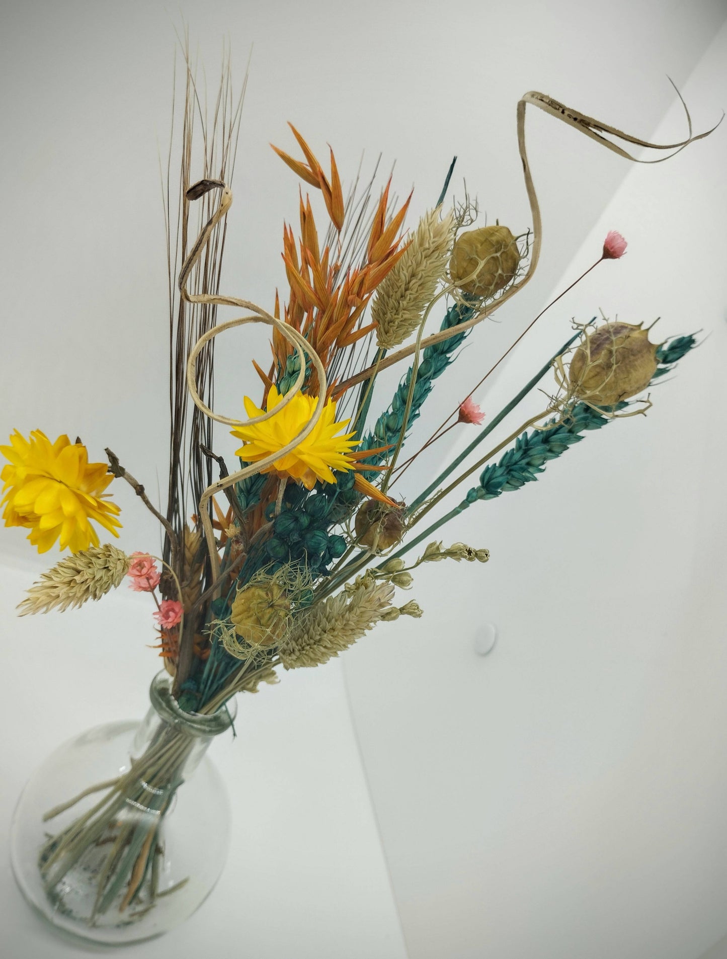 Droogbloemen in bubble-vaasje
