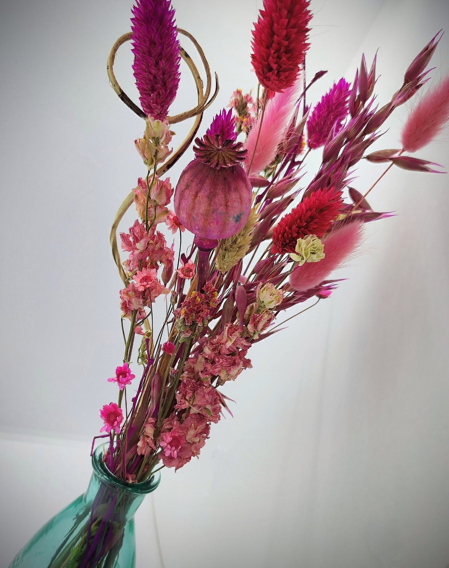 Droogbloemen in kleurrijk vaasje
