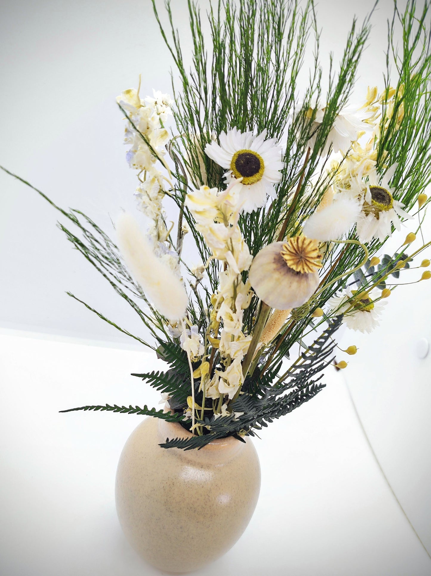 Droogbloemen in Keramieke vaasje