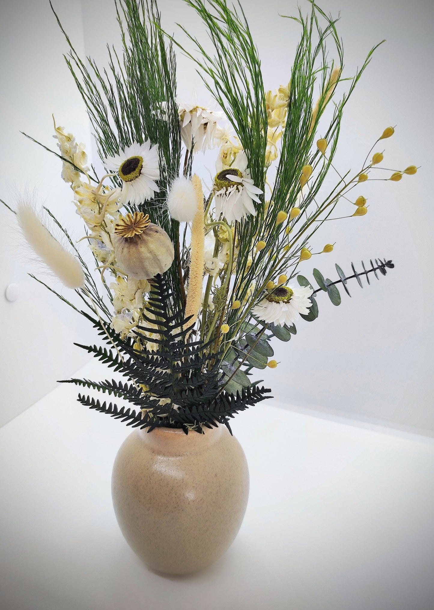 Droogbloemen in Keramieke vaasje