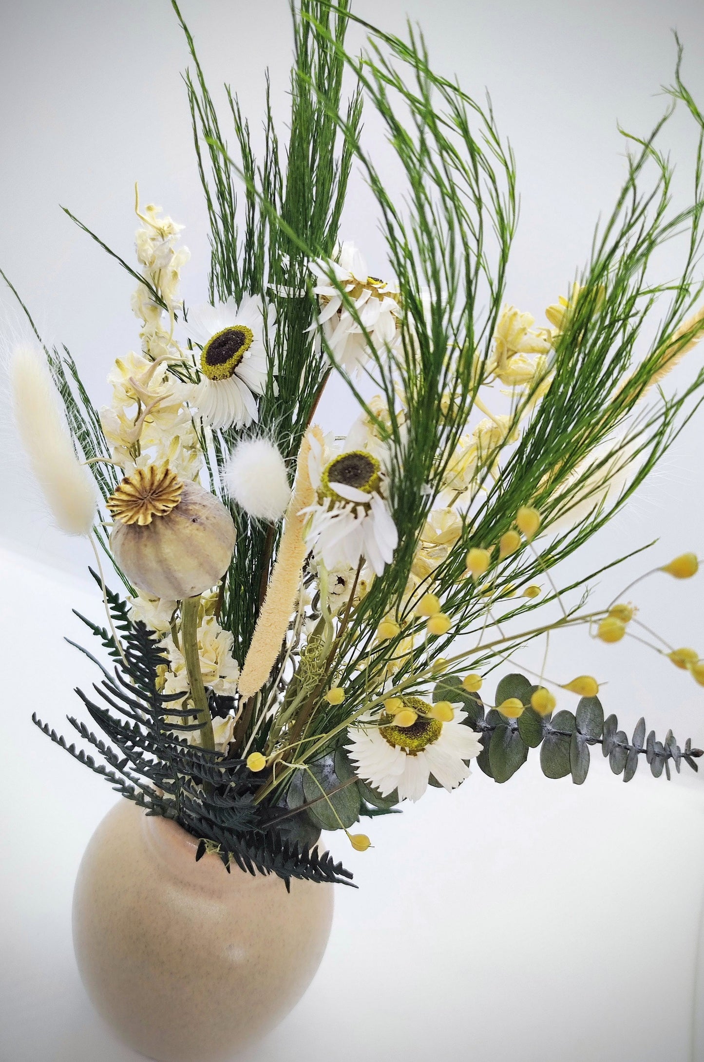 Droogbloemen in Keramieke vaasje