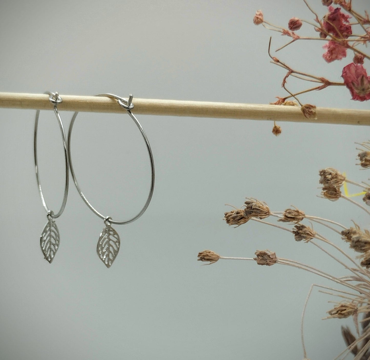 Oorbellenset - kleine generfde blaadjes ronde hangers - zilver (nikkelvrij)