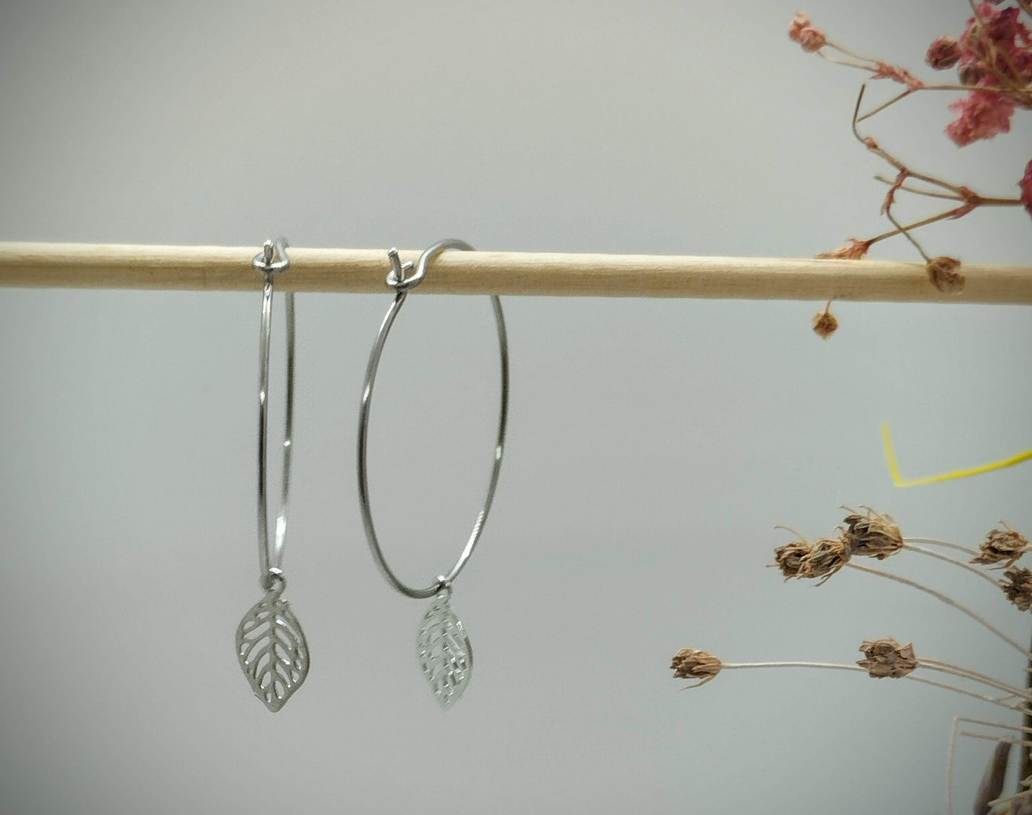 Oorbellenset - kleine generfde blaadjes ronde hangers - zilver (nikkelvrij)
