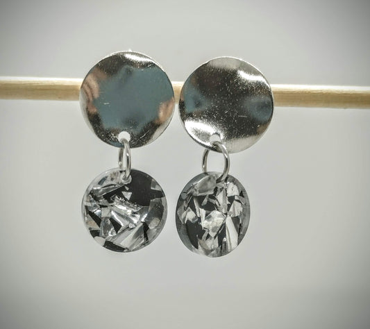 Oorbellenset Resin hangertjes Rond black/silver color (zilver - Nikkelvrij)