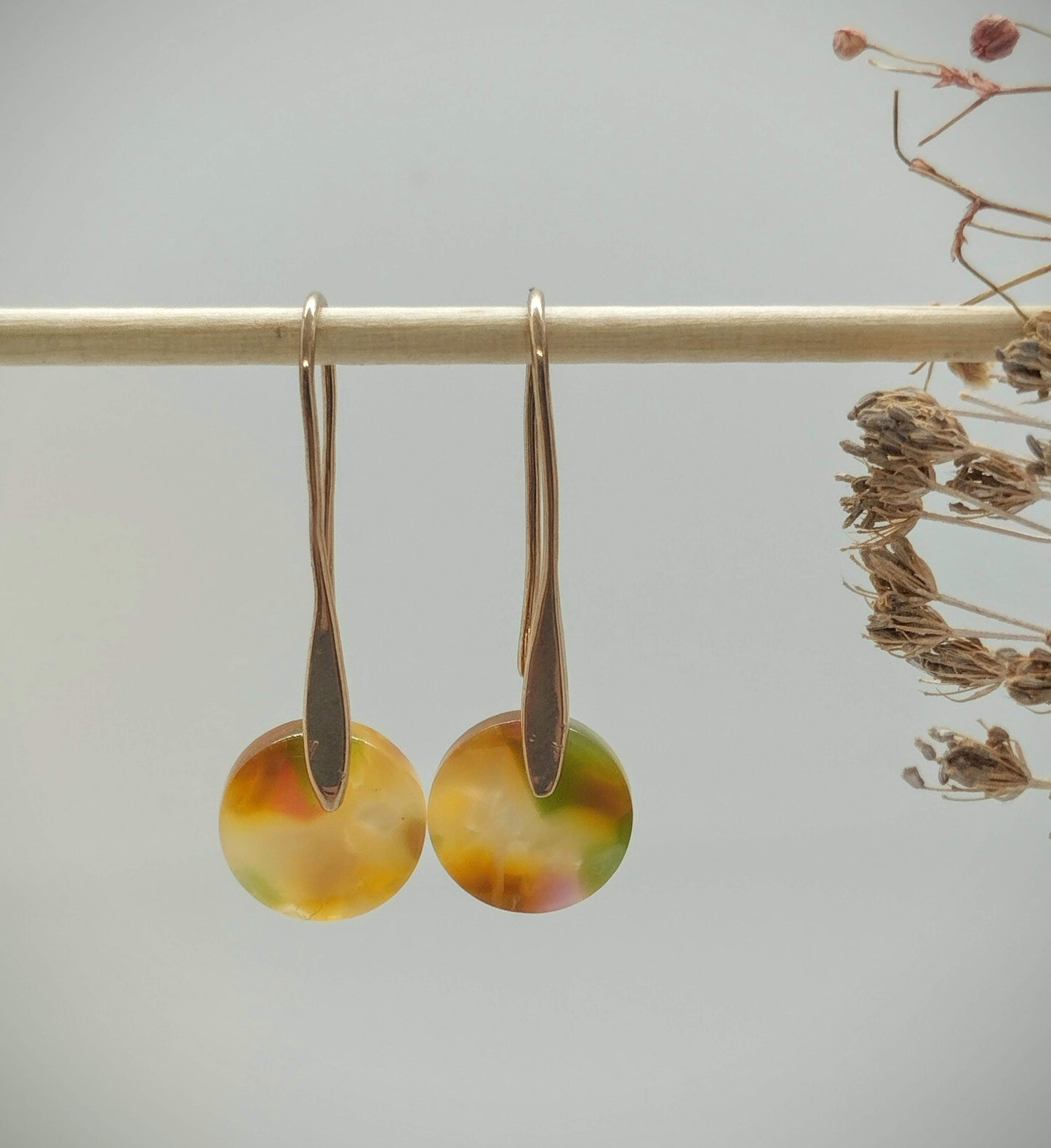 Oorbellenset Resin hangertjes haakjes Mixed color (Rose - Nikkelvrij)