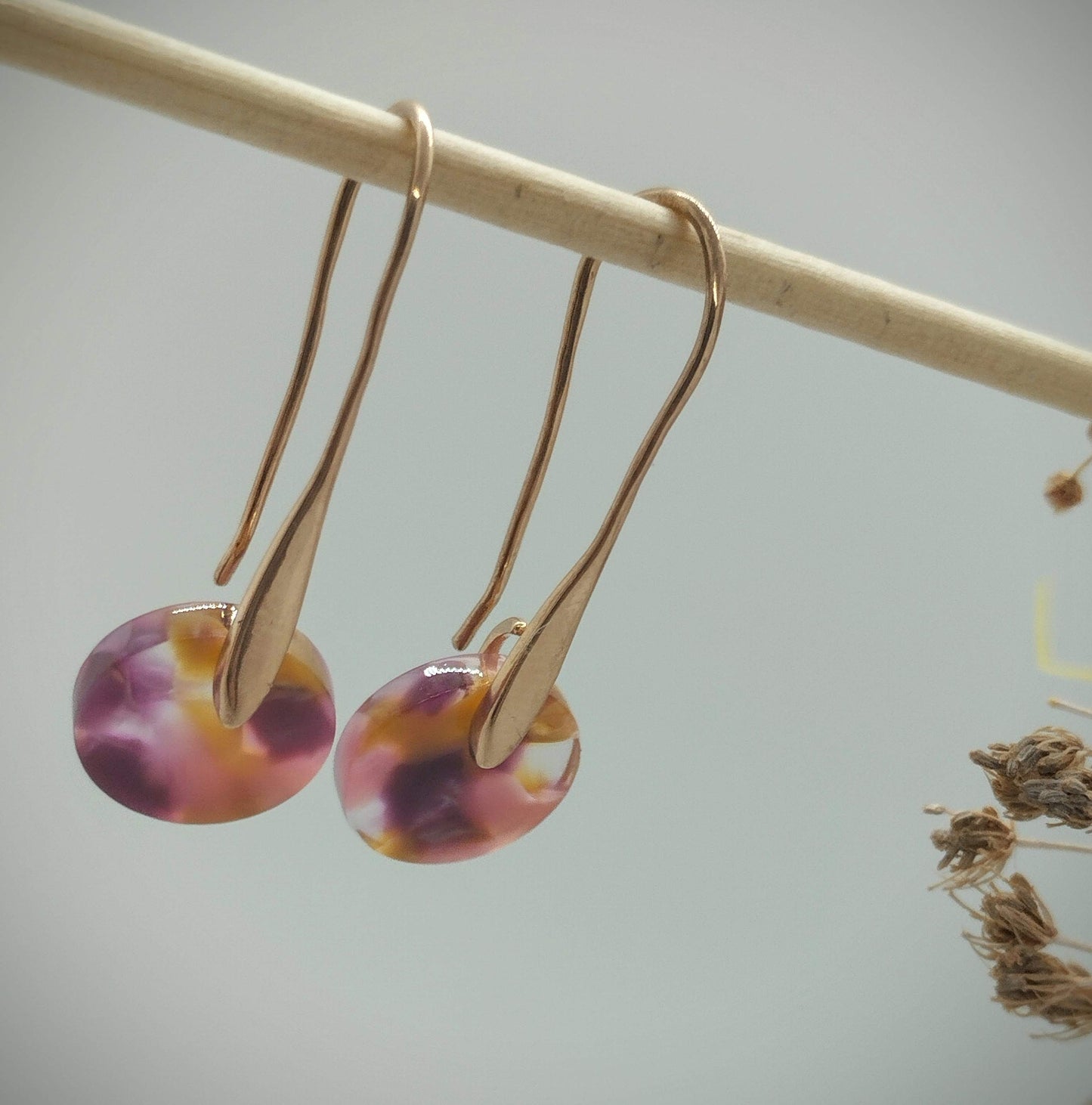 Oorbellenset Resin hangertjes haakjes Mixed color (Rose - Nikkelvrij)