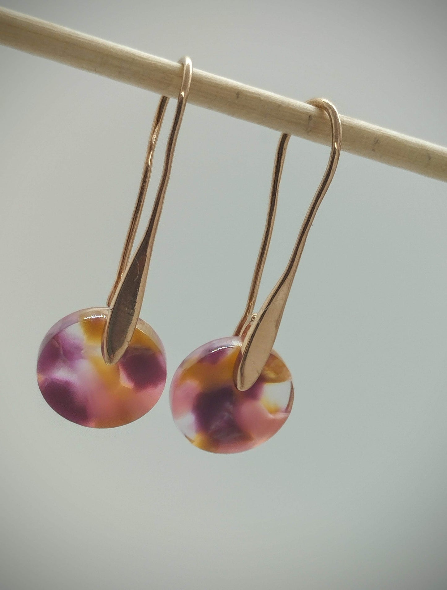 Oorbellenset Resin hangertjes haakjes Mixed color (Rose - Nikkelvrij)