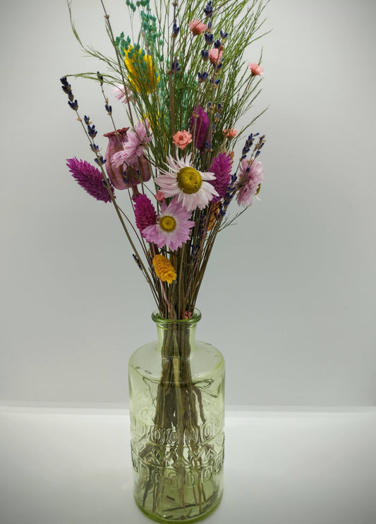 Droogbloemen in kleurrijk vaasje