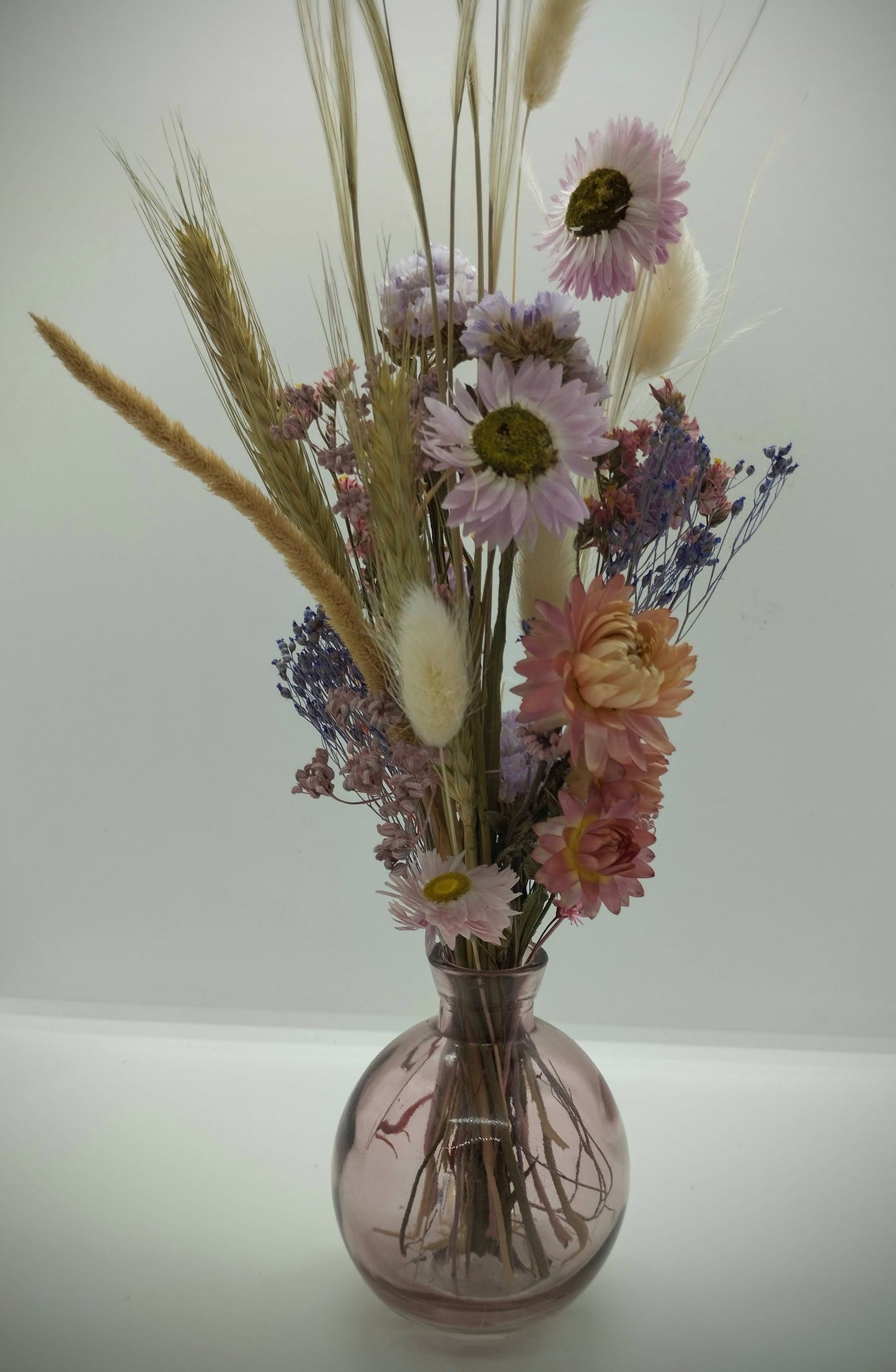 Droogbloemen in kleurrijk bubble-vaasje