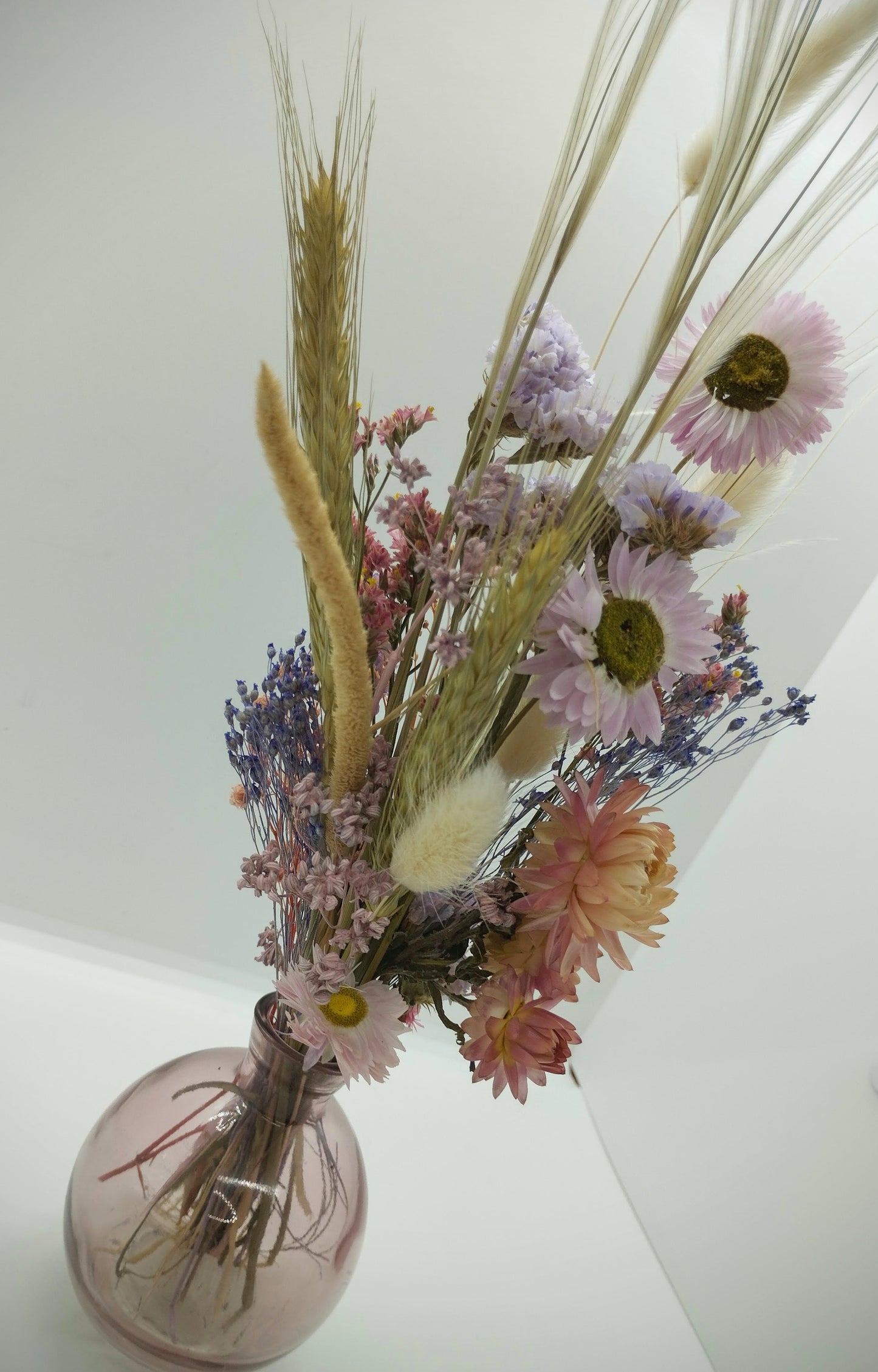 Droogbloemen in kleurrijk bubble-vaasje