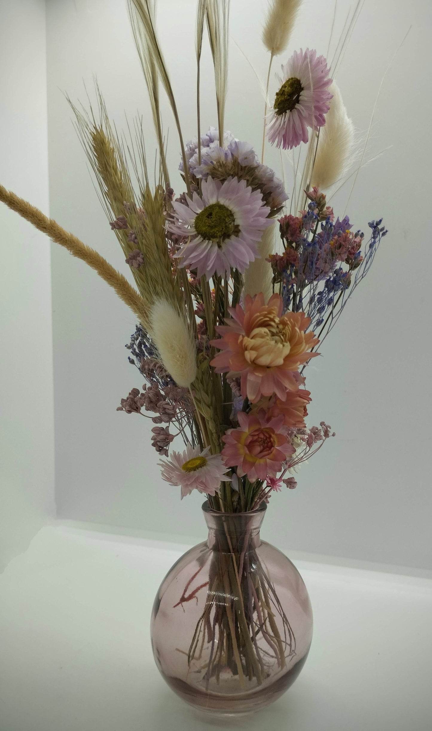 Droogbloemen in kleurrijk bubble-vaasje