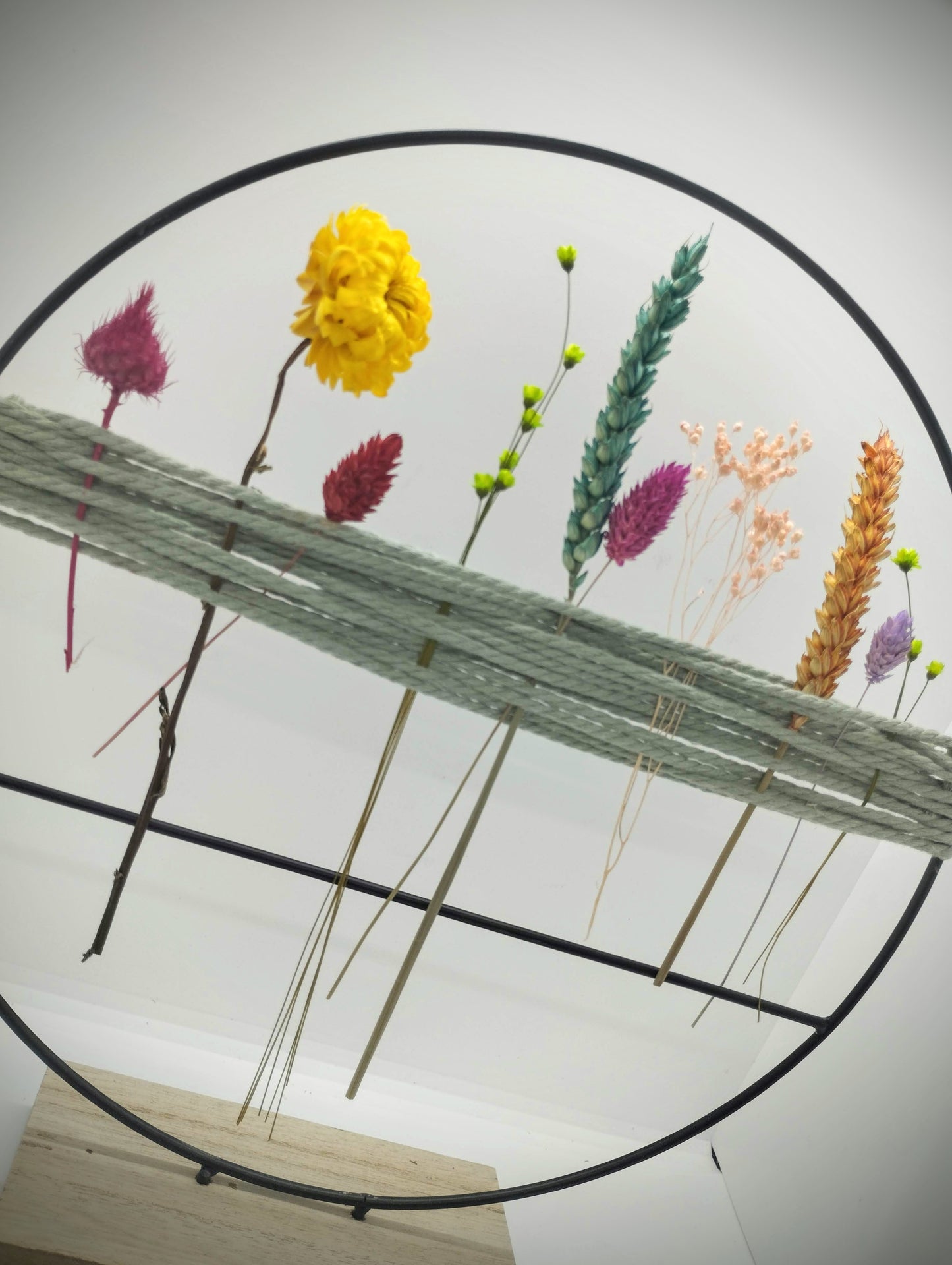 Hoopsie-Loop met droogbloemetjes en macramé ( + extra diverse reserve bloemetjes)