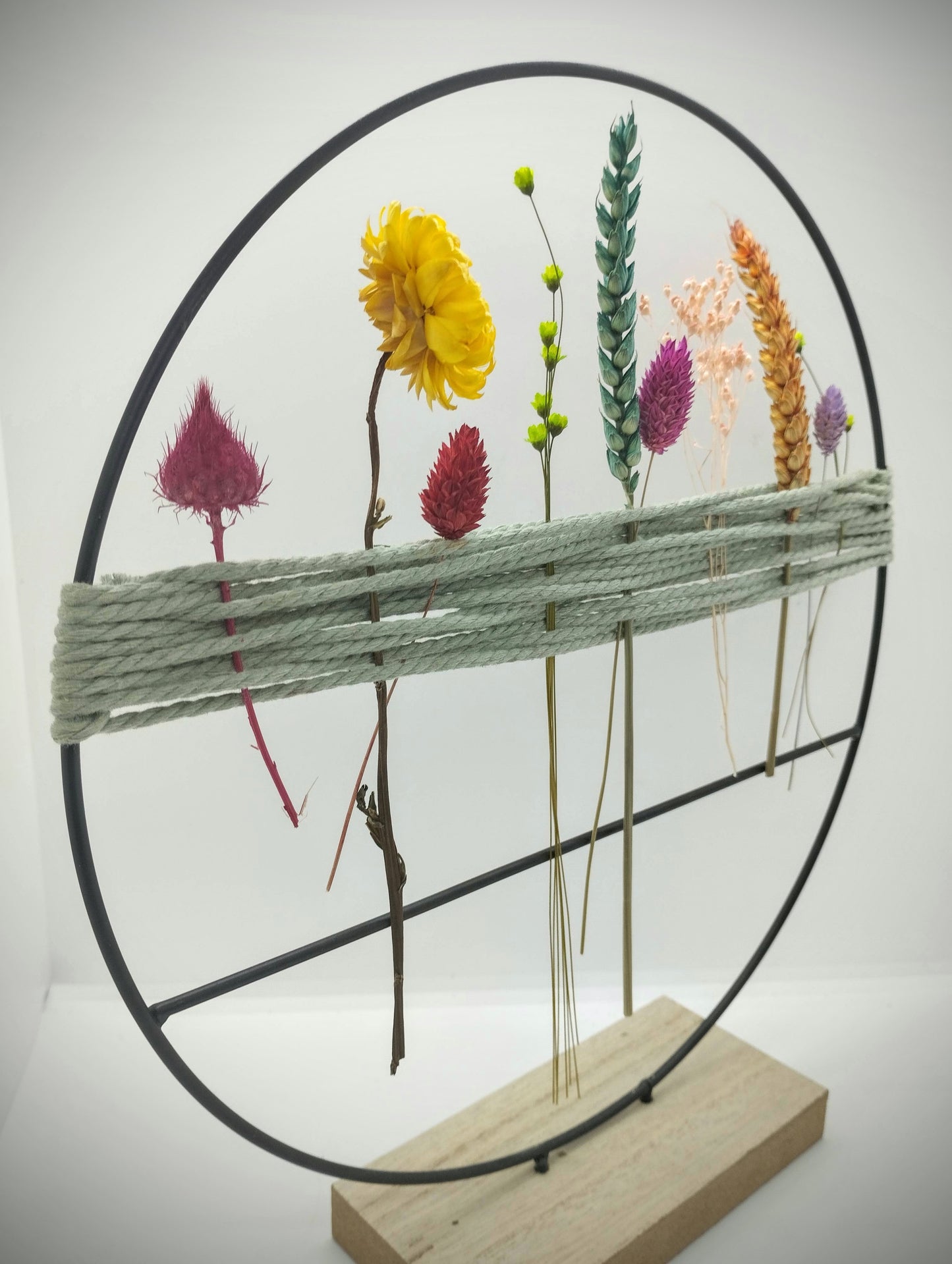 Hoopsie-Loop met droogbloemetjes en macramé ( + extra diverse reserve bloemetjes)