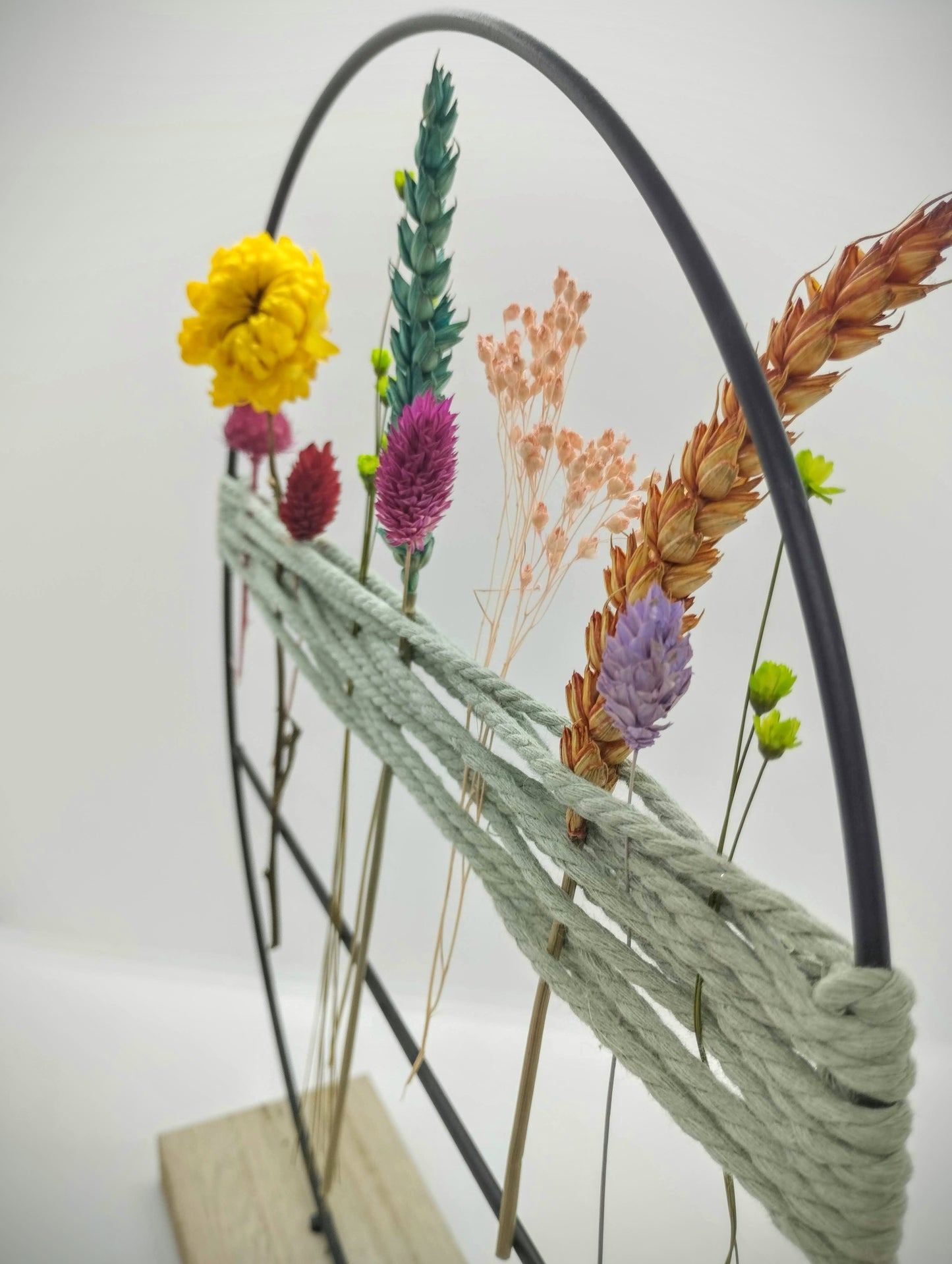 Hoopsie-Loop met droogbloemetjes en macramé ( + extra diverse reserve bloemetjes)