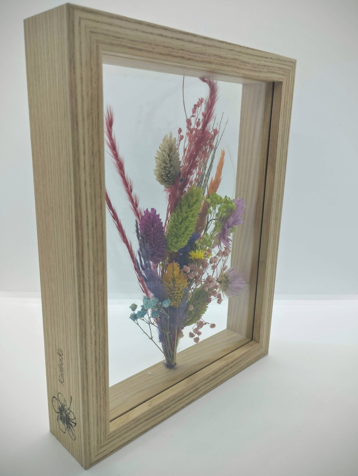 Droogbloemen in houten kader