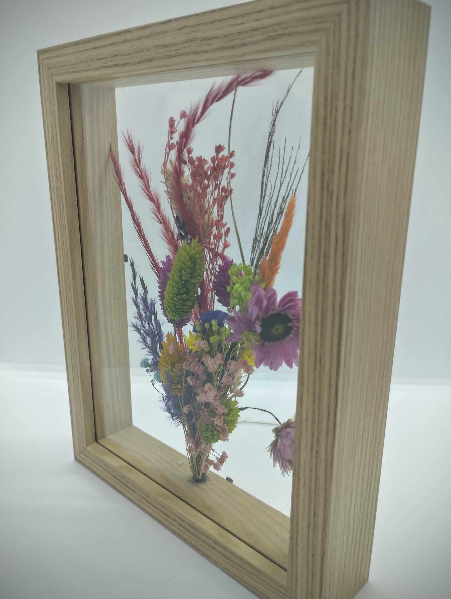 Droogbloemen in houten kader