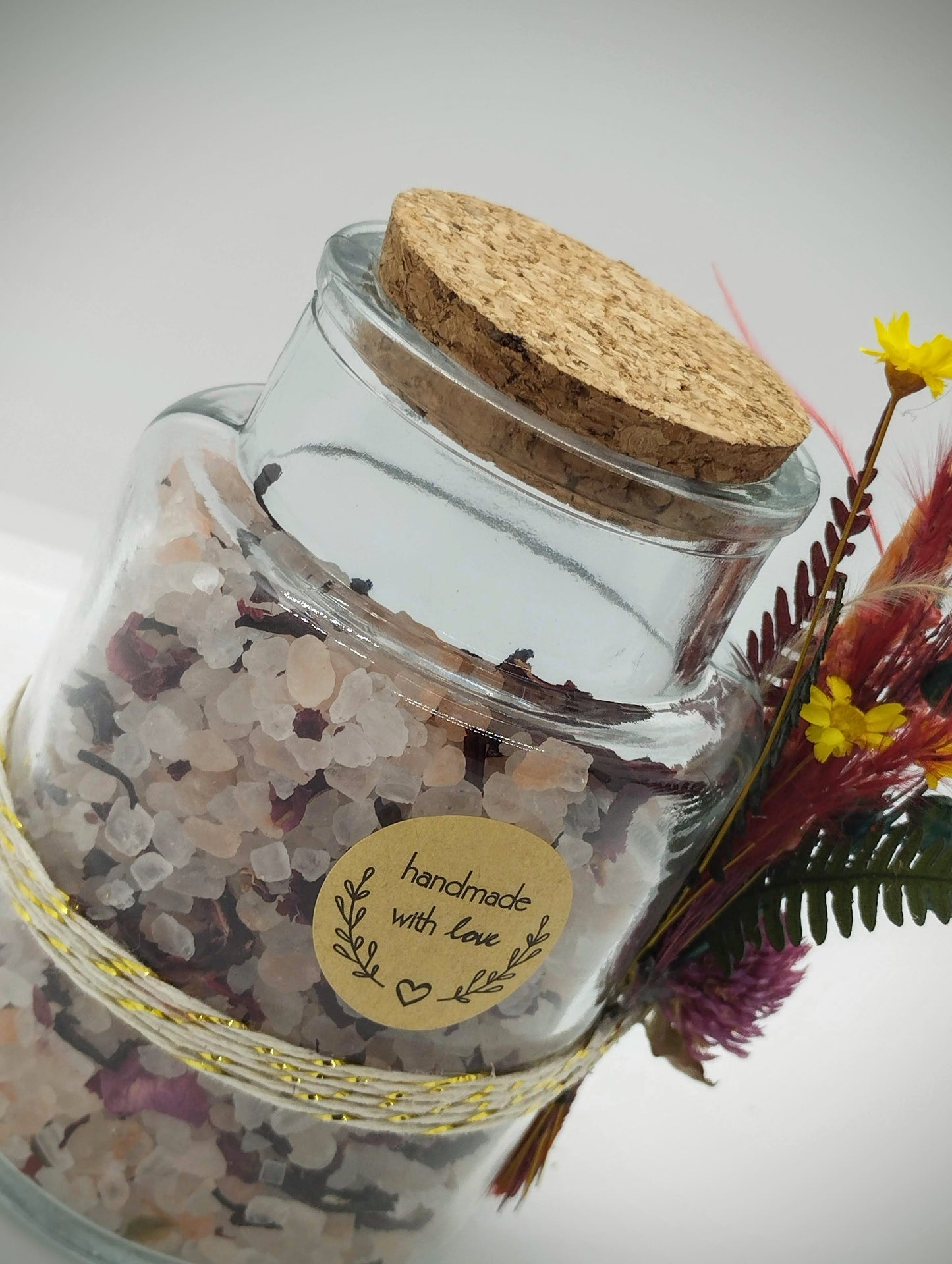 Badzout met droogbloemen - hibiscus & rozenblaadjes