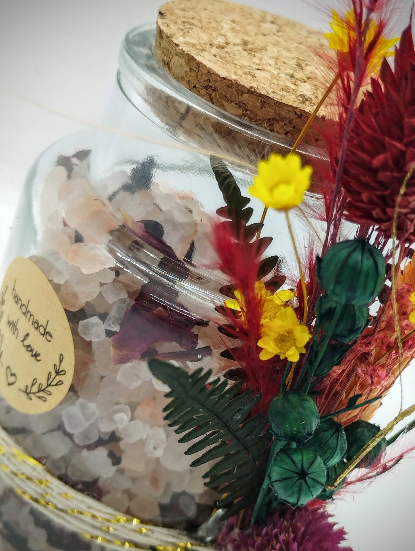 Badzout met droogbloemen - hibiscus & rozenblaadjes