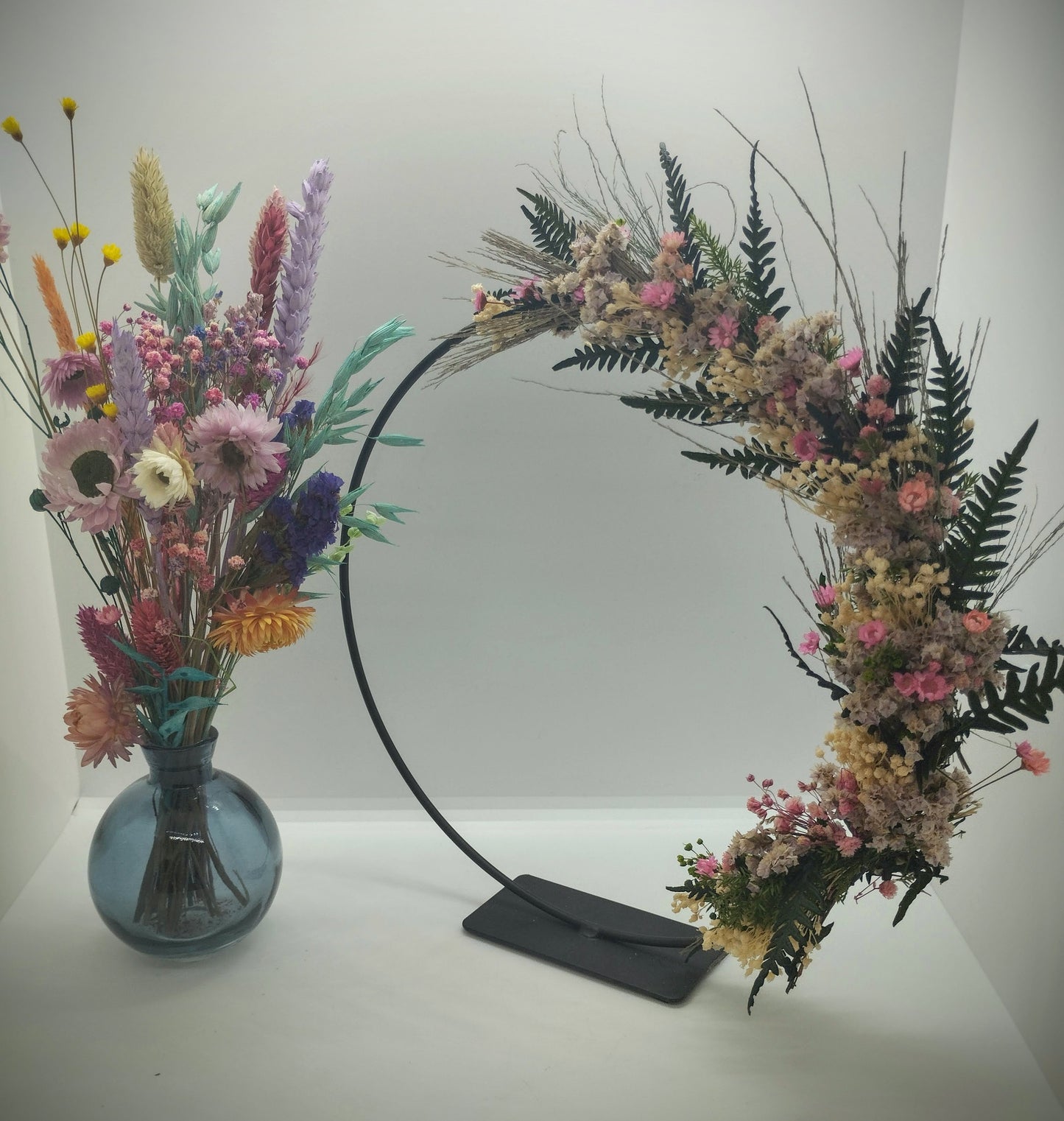Droogbloemen in kleurrijk bubble-vaasje