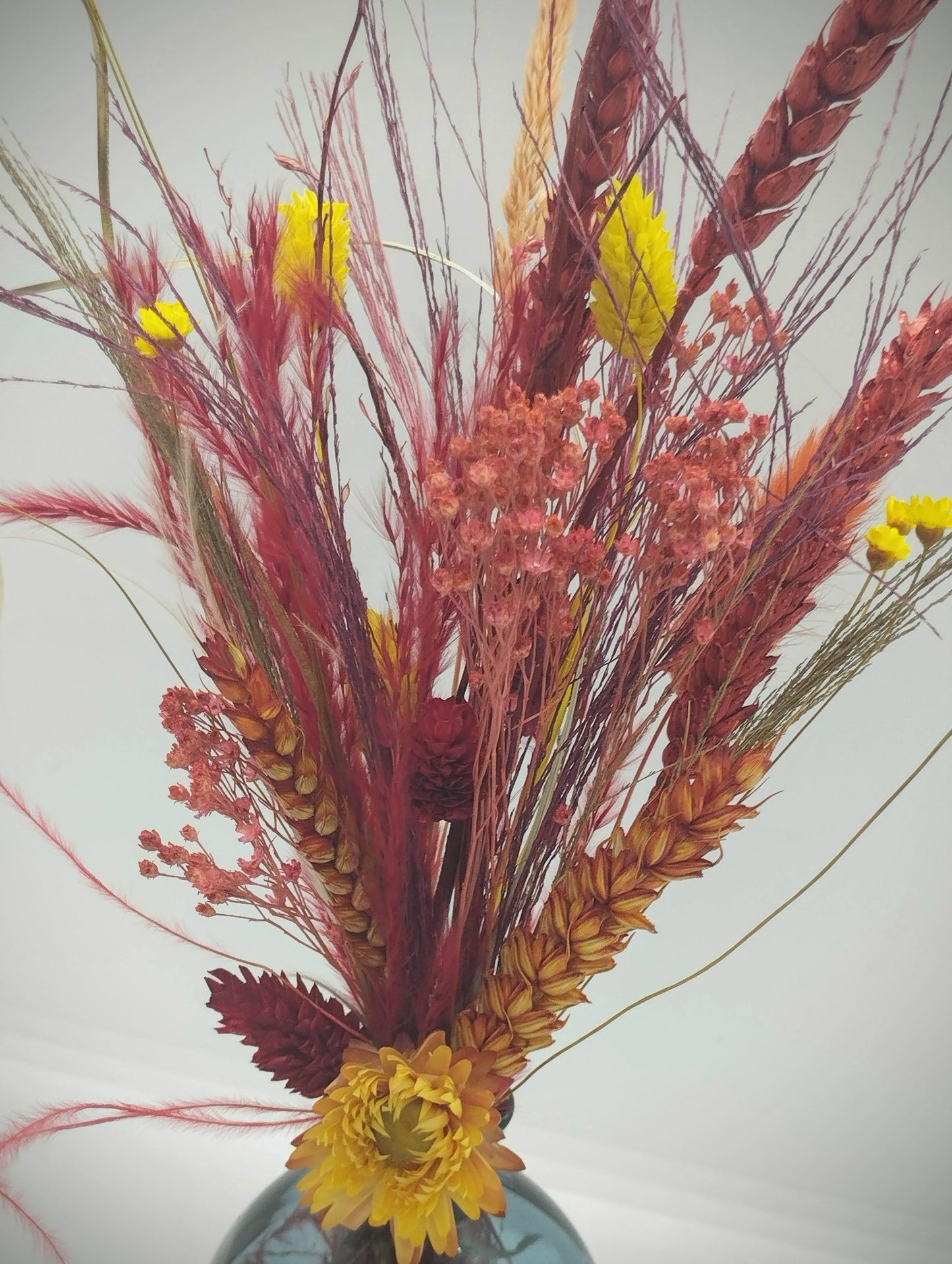 Droogbloemen in kleurrijk bubble-vaasje