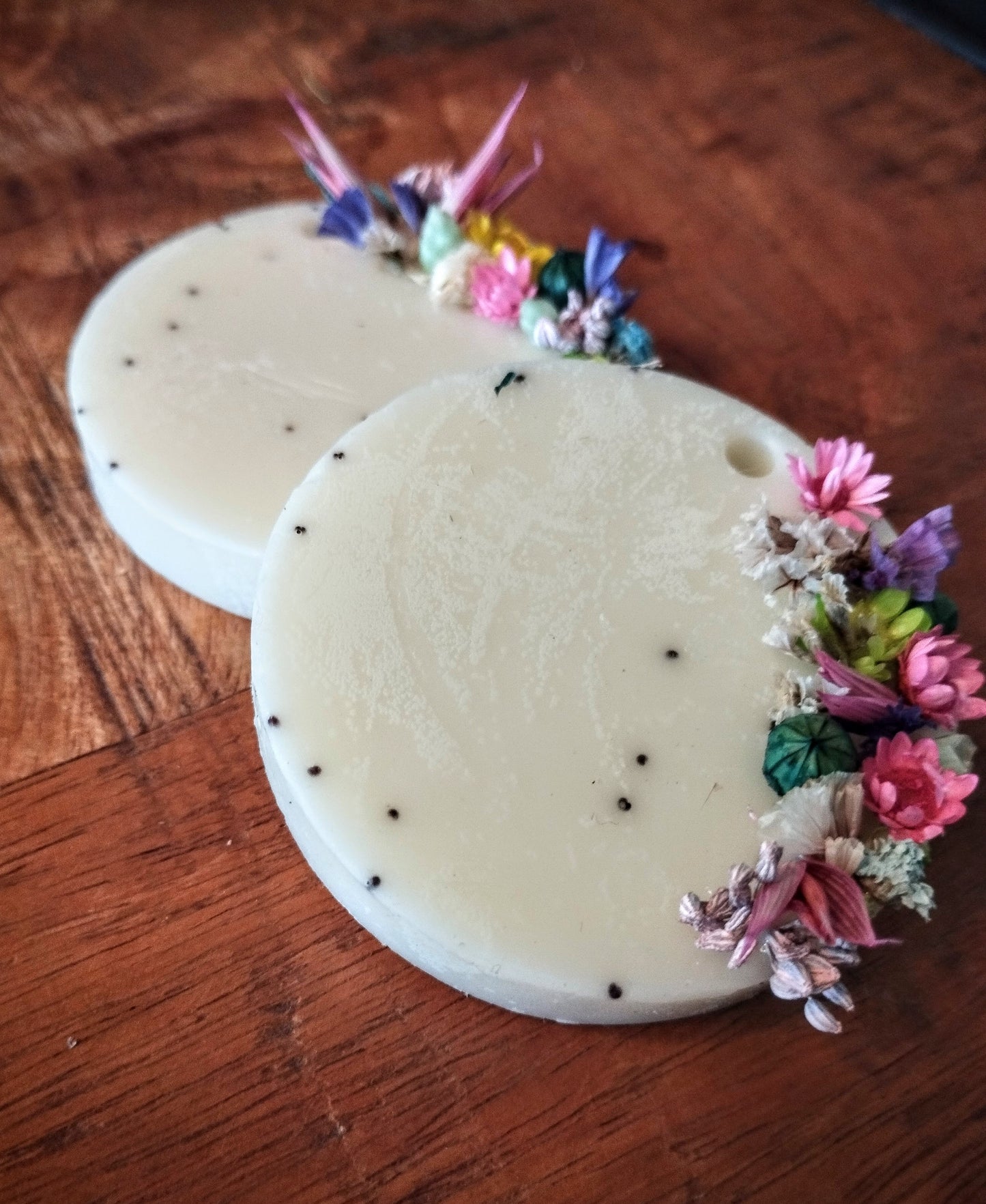 Zeepje met maanzaadjes en droogbloemen (fresh Cotton) - Bulkkorting (10+)