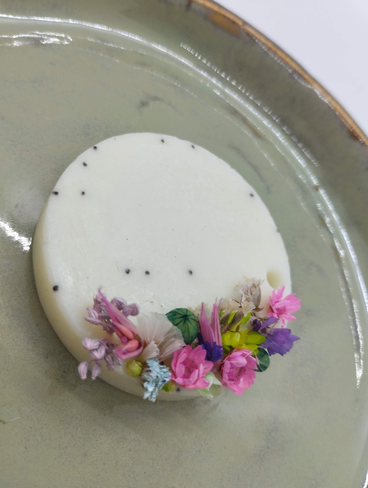 Zeepje met maanzaadjes en droogbloemen (fresh Cotton) - Bulkkorting (10+)