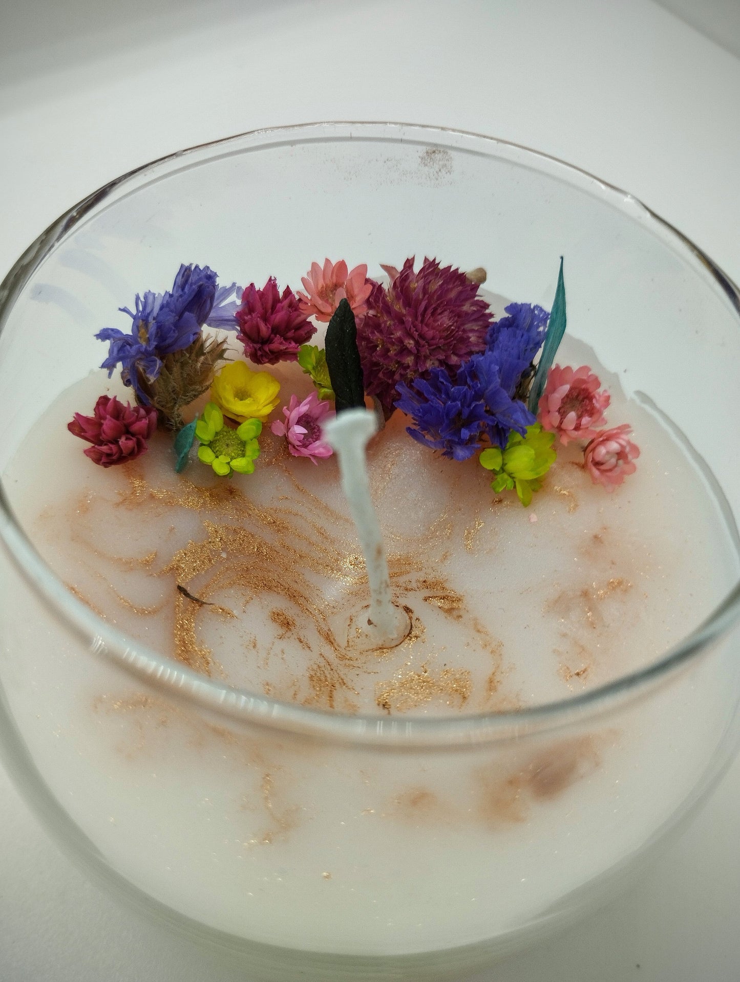 Geurkaars met droogbloemetjes