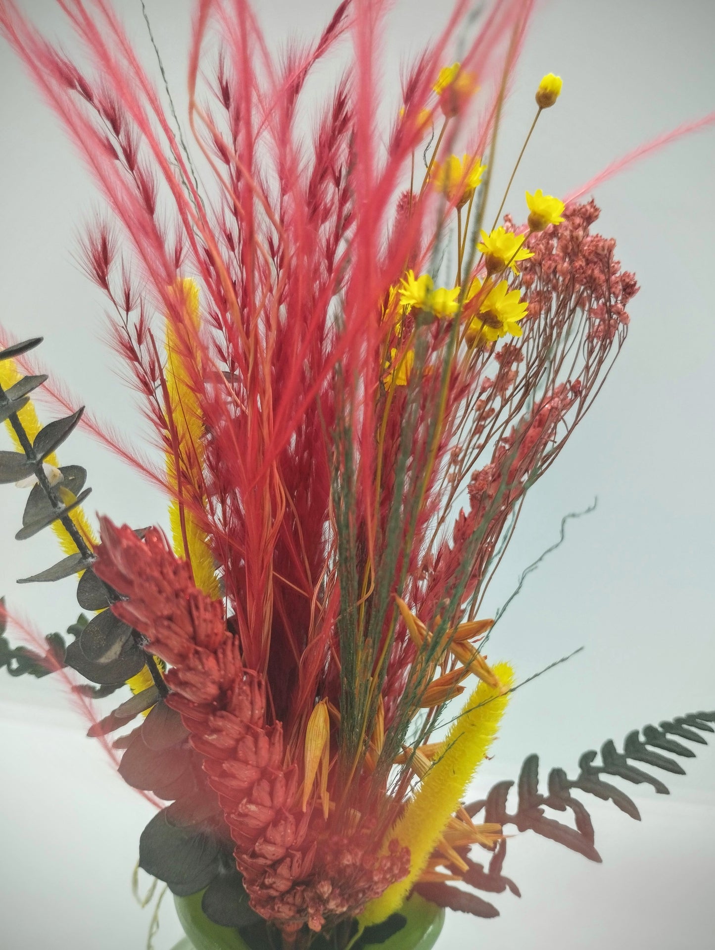 Droogbloemen in kleurrijk Porseleine vaasje