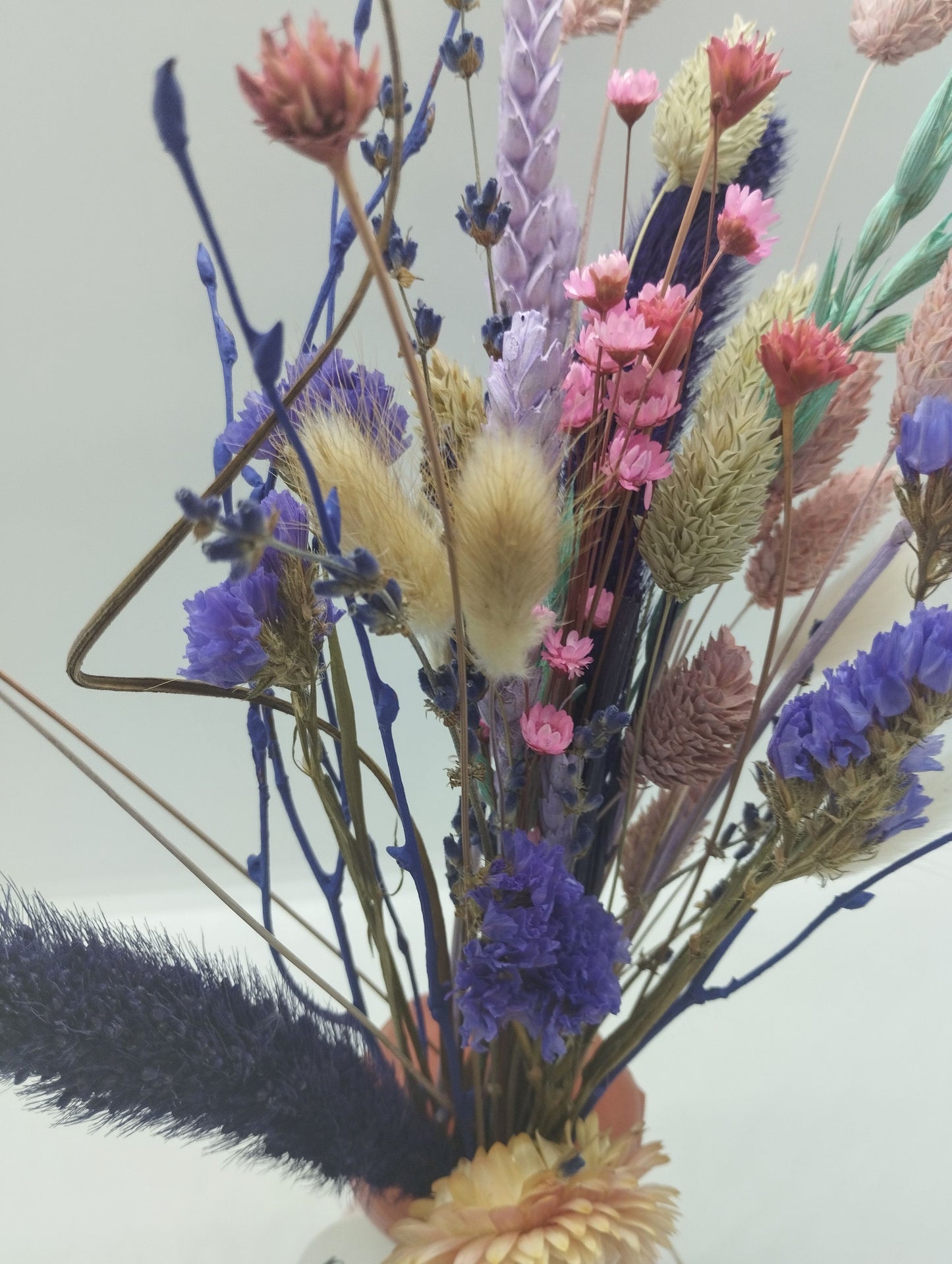 Droogbloemen in kleurrijk Porseleine vaasje