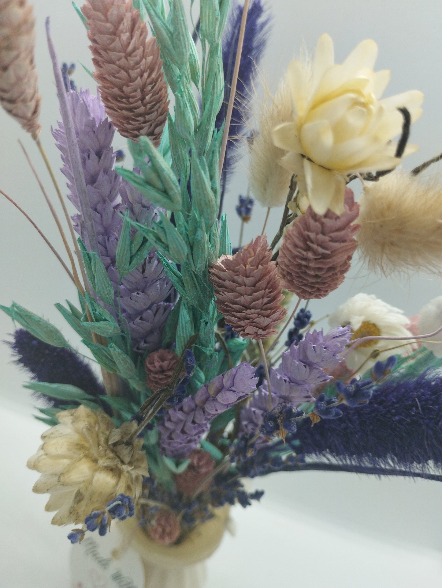 Droogbloemen in kleurrijk Porseleine vaasje