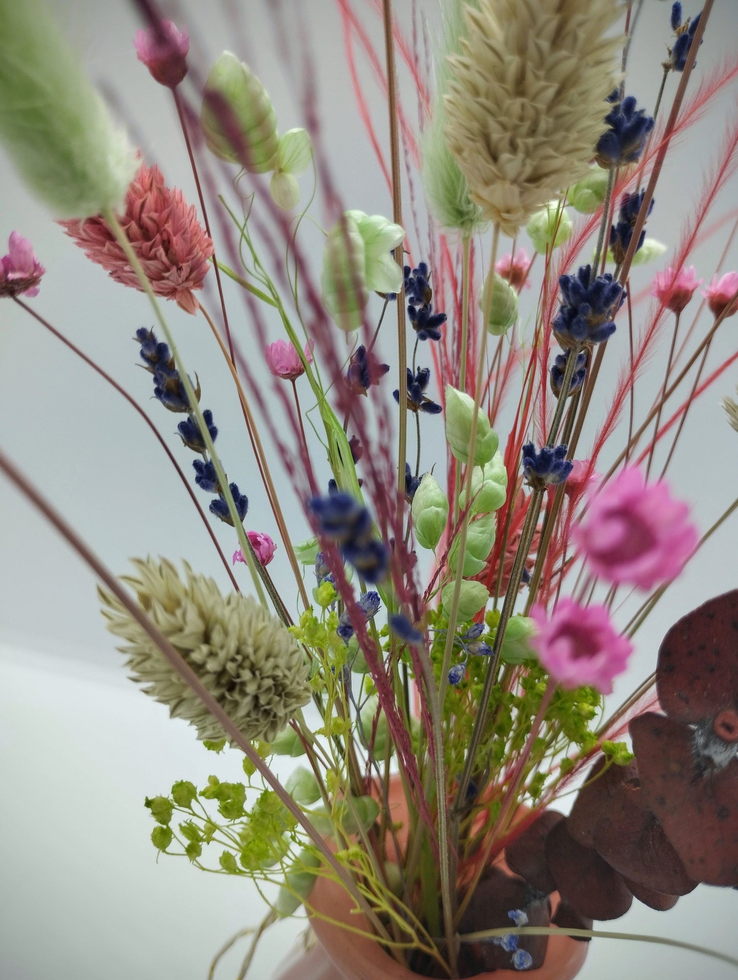 Droogbloemen in kleurrijk Porseleine vaasje