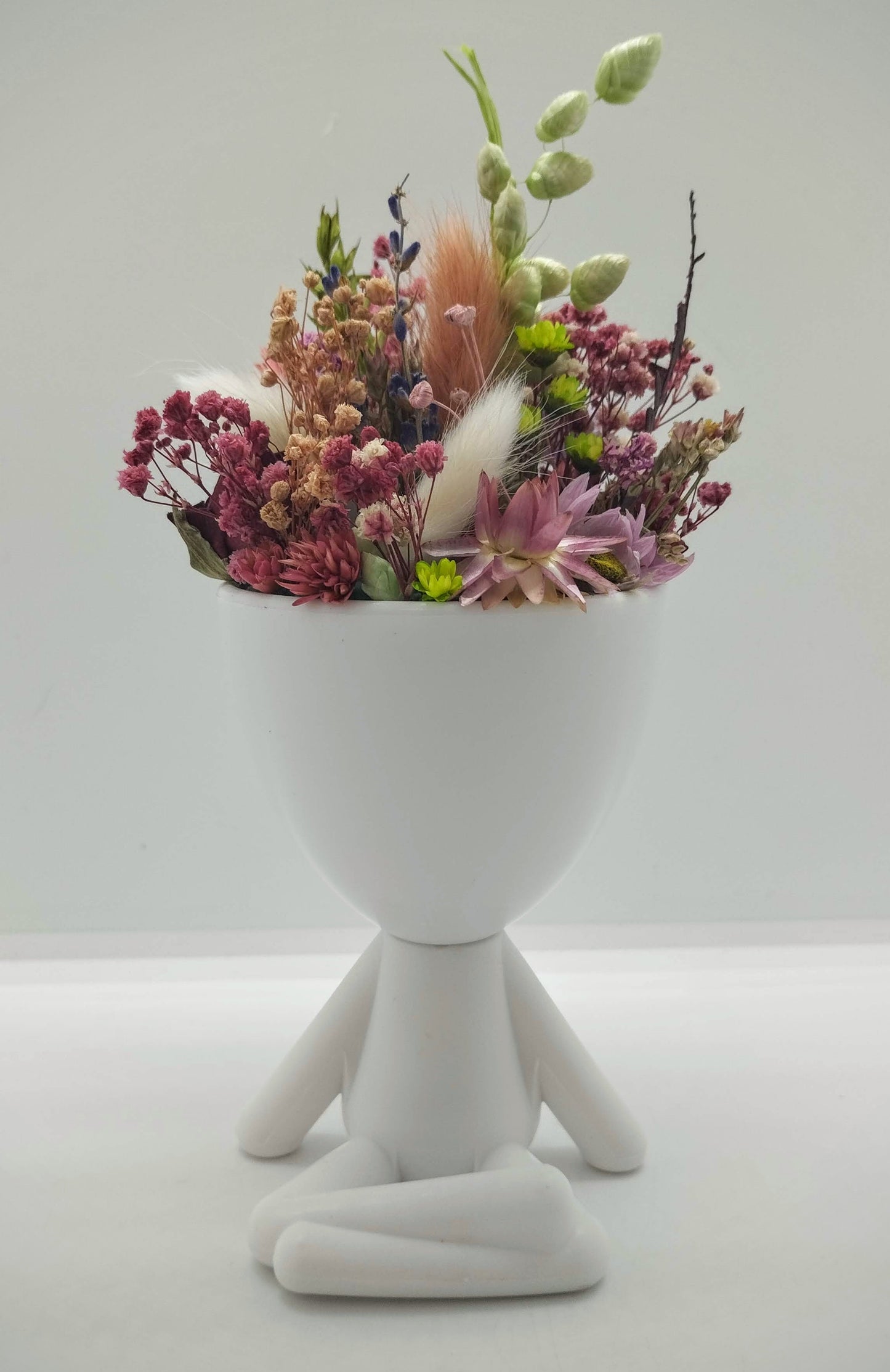 Plantenpotje mannetje met droogbloemen