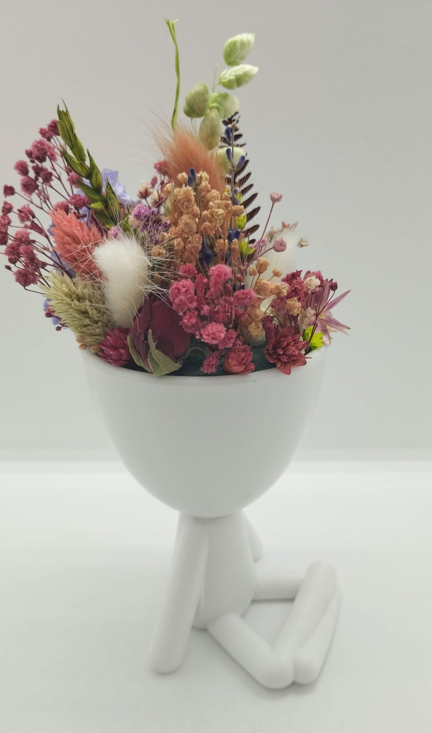 Plantenpotje mannetje met droogbloemen