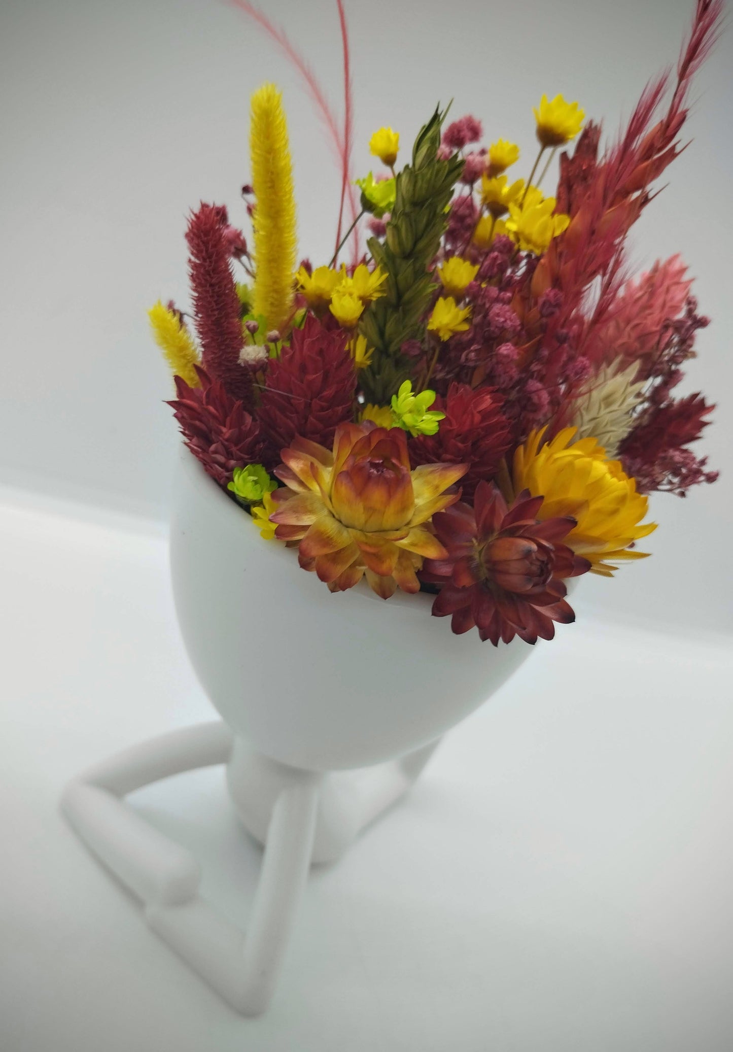 Plantenpotje mannetje met droogbloemen