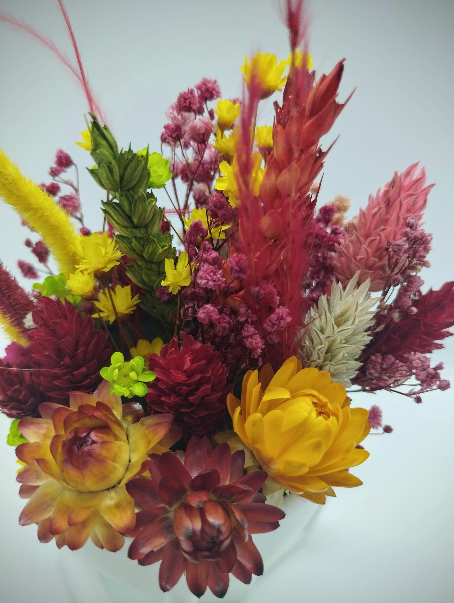 Plantenpotje mannetje met droogbloemen