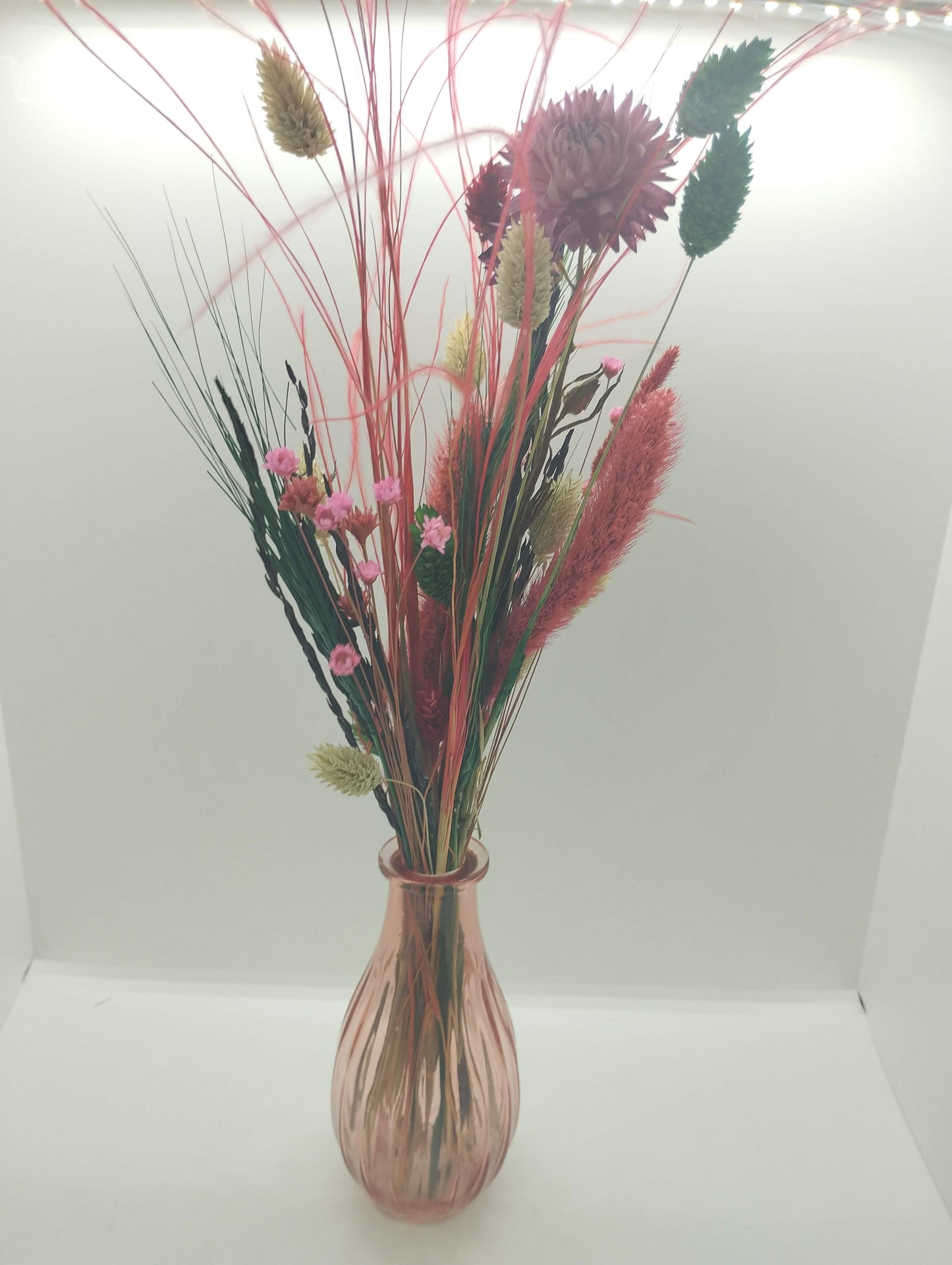 Droogbloemen in kleurrijk vaasje