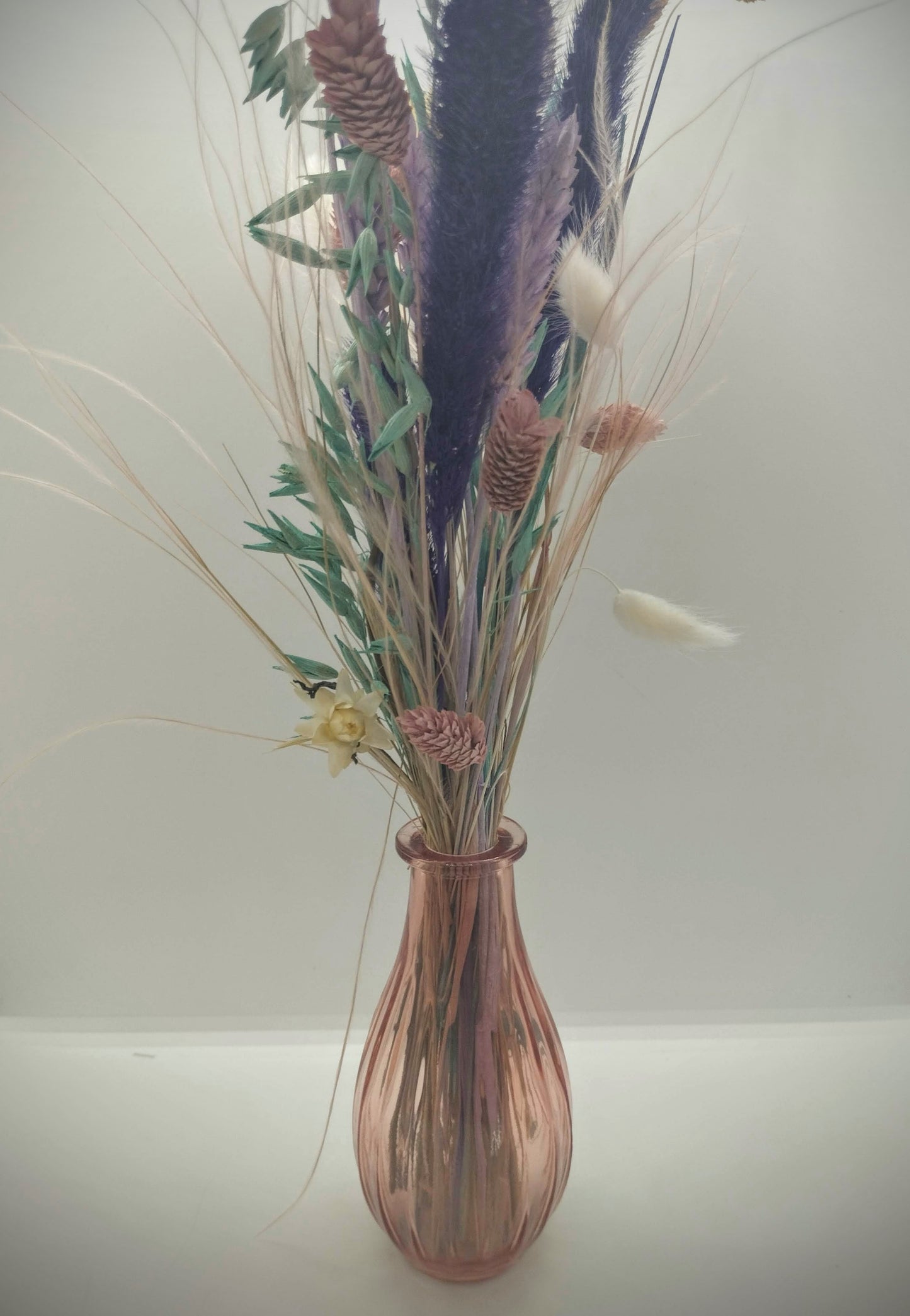 Droogbloemen in kleurrijk vaasje