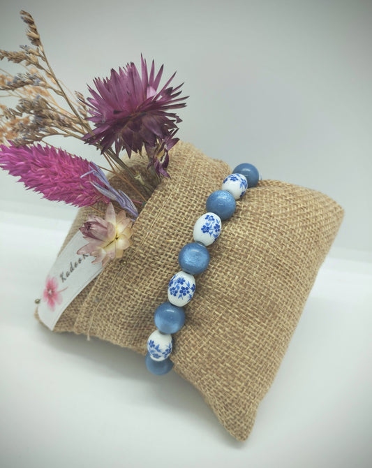 Armbandje met leuke retrokralen flowers