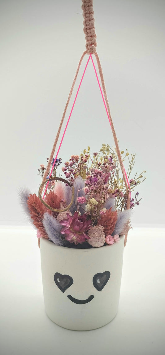 Hangpotje met Funny Face :-), droogbloemetjes & Macramé