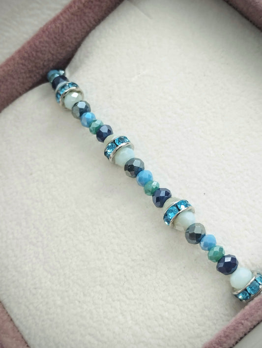 Armbandje met glaspareltjes