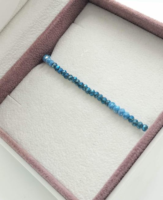 Armbandje met glaspareltjes