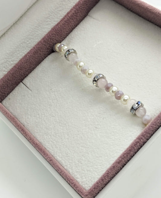 Armbandje met Rozenkwarts parels & glasfacetten