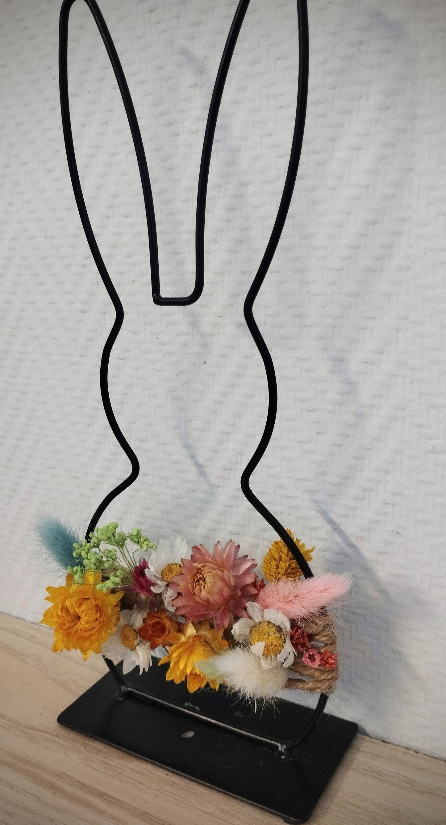 Paashaasje met droogbloemetjes en macramé (Small)
