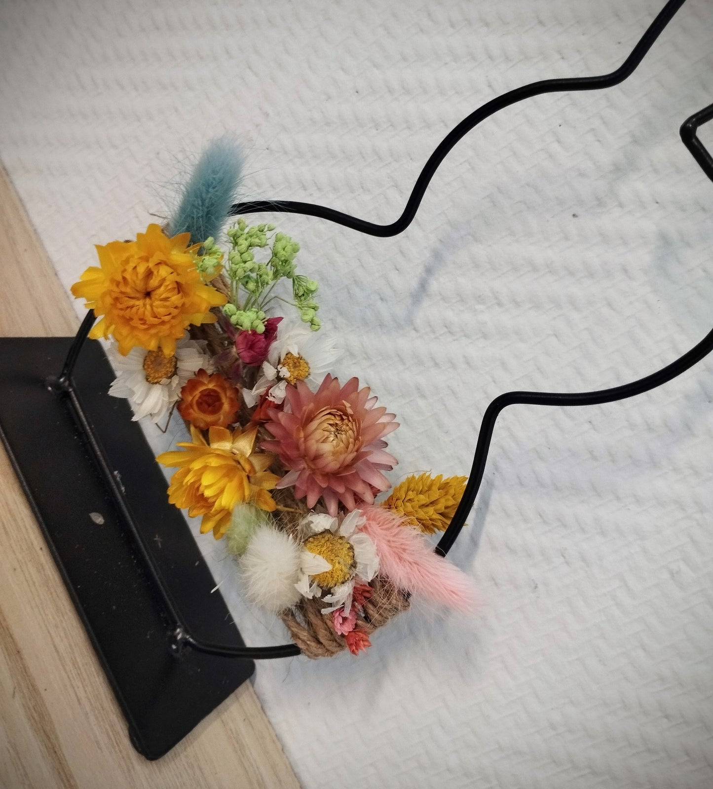 Paashaasje met droogbloemetjes en macramé (Small)