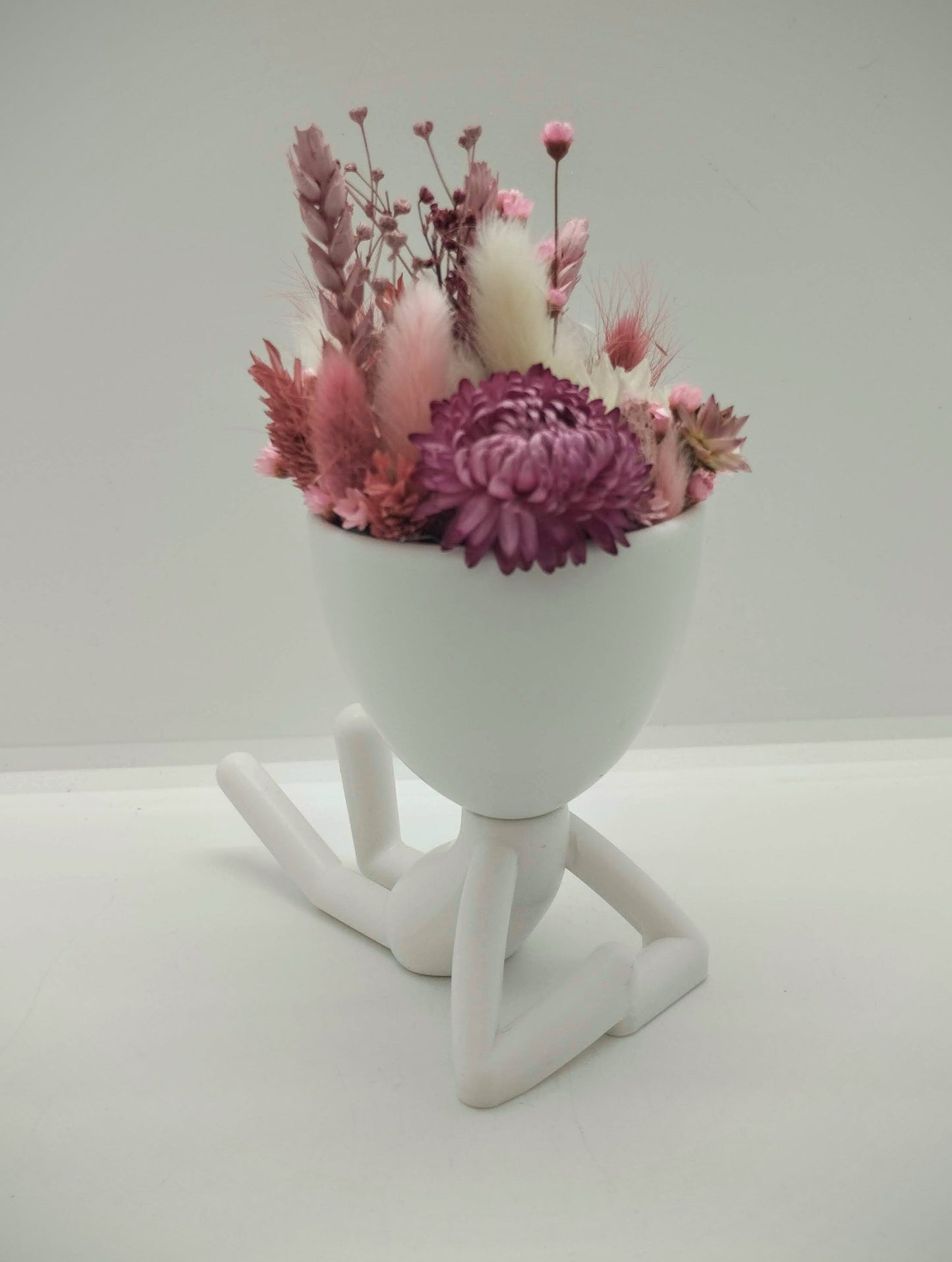 Plantenpotje mannetje met droogbloemen