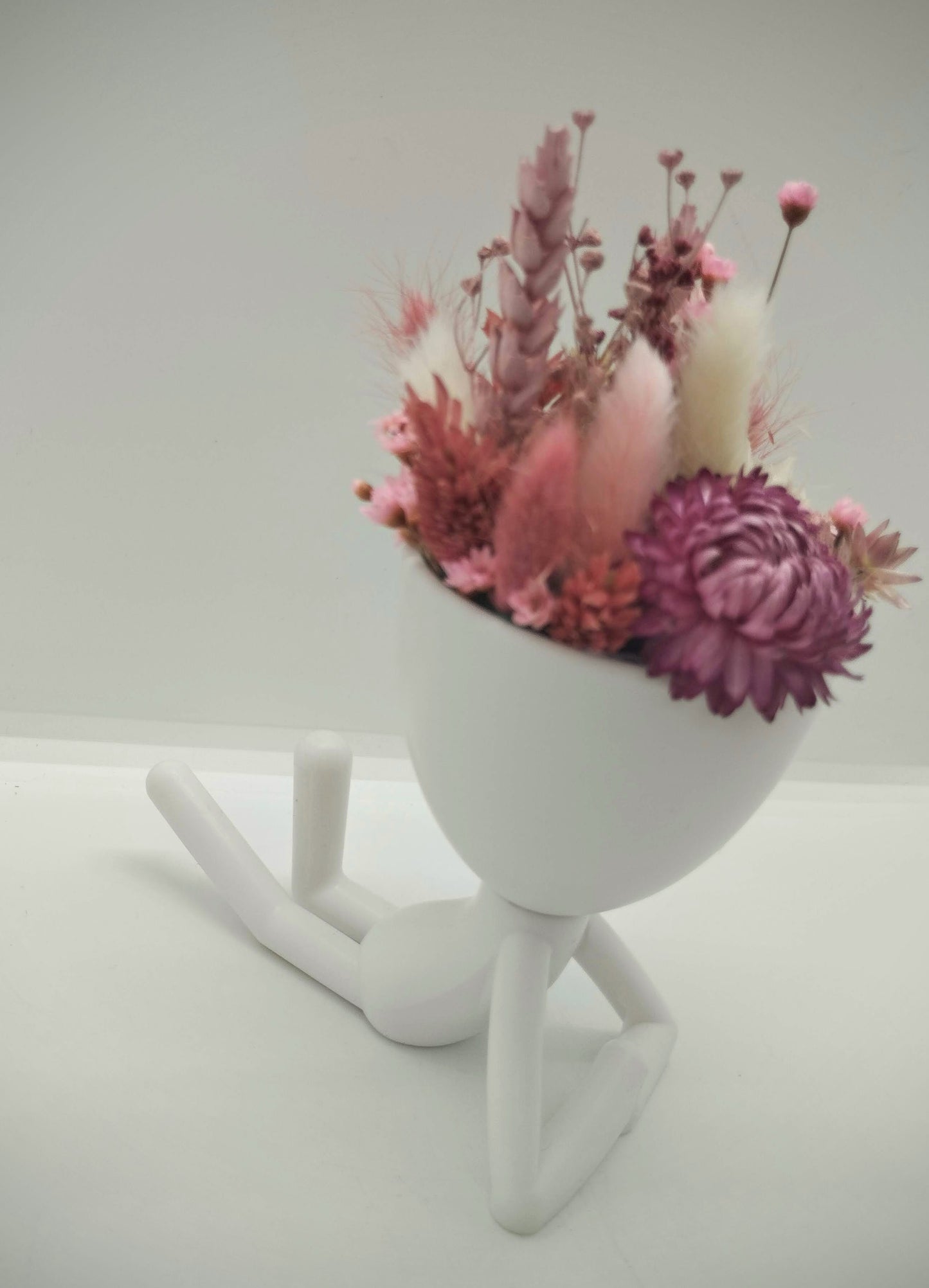 Plantenpotje mannetje met droogbloemen