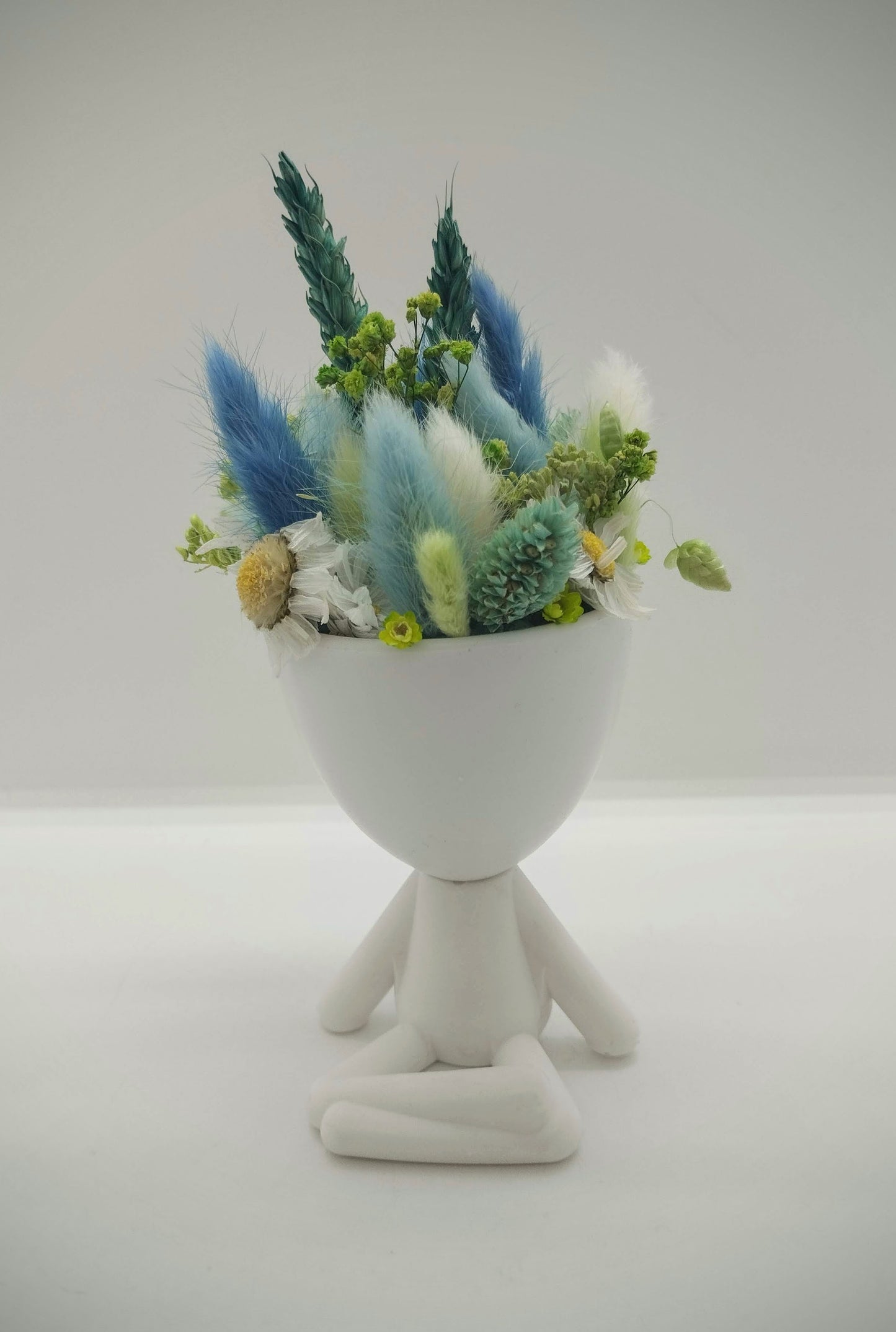 Plantenpotje mannetje met droogbloemen